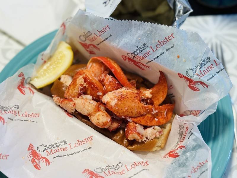 Maine Lobster Roll — American lunch recipe, served and ready to eat