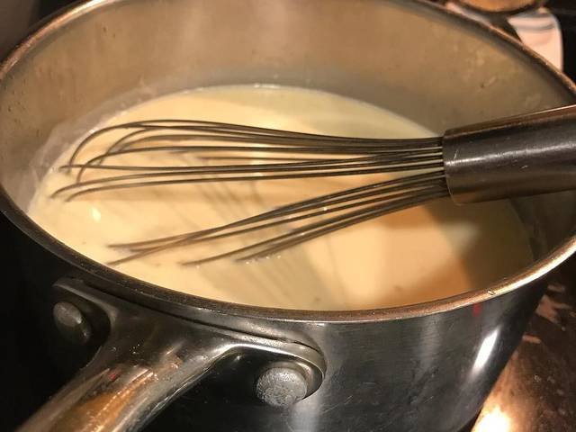 Ingredients and preparation for baked mac and cheese