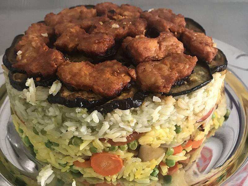 Maqluba — Middle Eastern dinner recipe, served and ready to eat