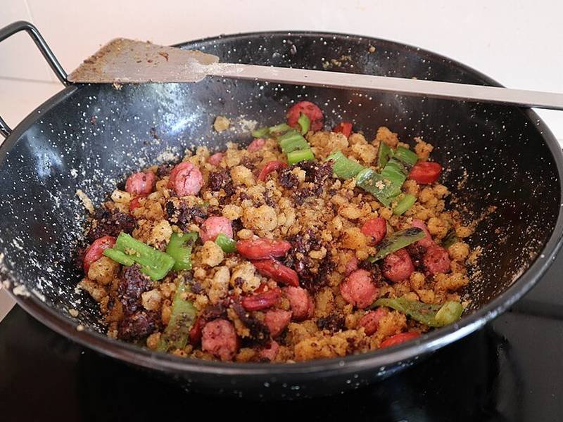 Migas Extremeñas — Spanish breakfast recipe, served and ready to eat