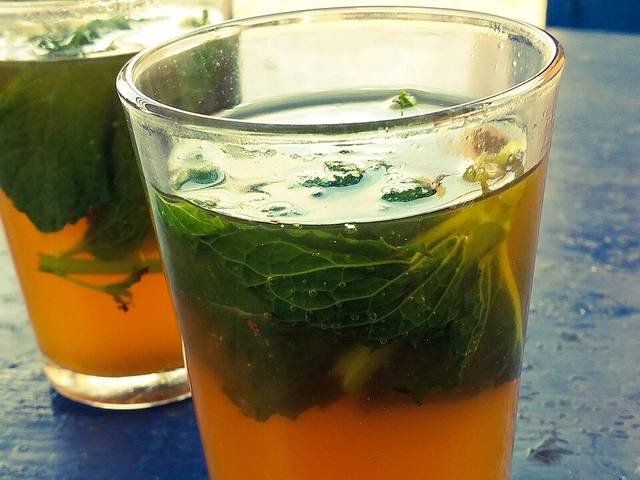 Ingredients and preparation for moroccan mint tea