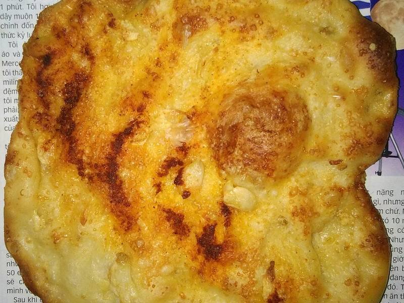 Garlic Naan — Indian baking recipe, served and ready to eat