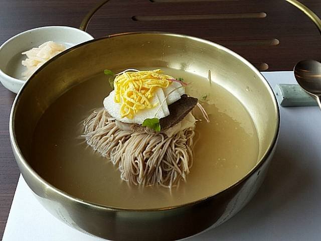 Ingredients and preparation for mul naengmyeon