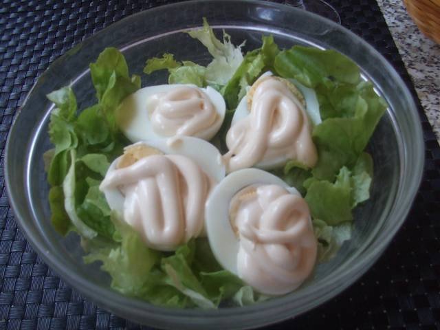 Ingredients and preparation for œufs mayonnaise