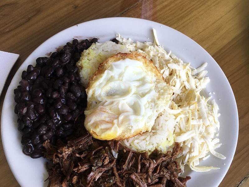 Pabellón Criollo — Venezuelan dinner recipe, served and ready to eat