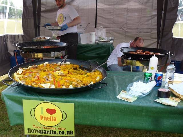 Ingredients and preparation for paella valenciana