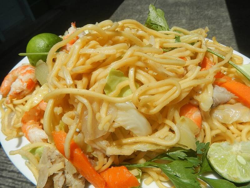 Pancit Canton — Filipino dinner recipe, served and ready to eat