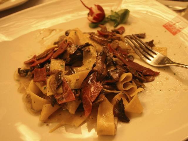 Ingredients and preparation for pappardelle al cinghiale