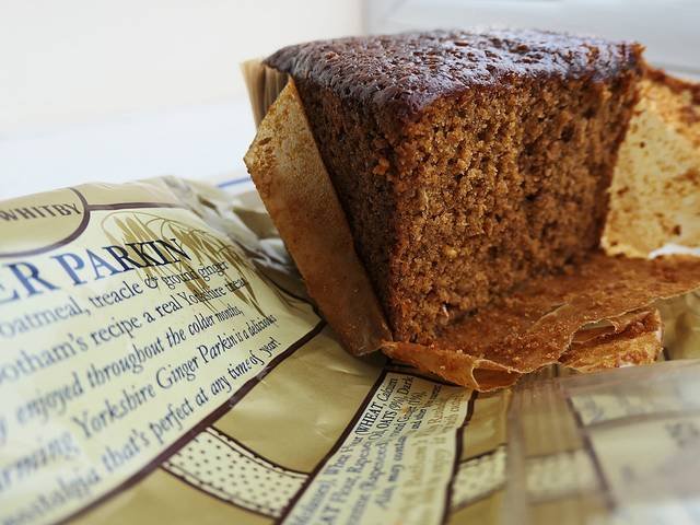 Ingredients and preparation for yorkshire parkin