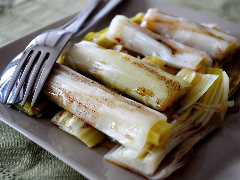 Poireaux Vinaigrette — French appetizers recipe, served and ready to eat