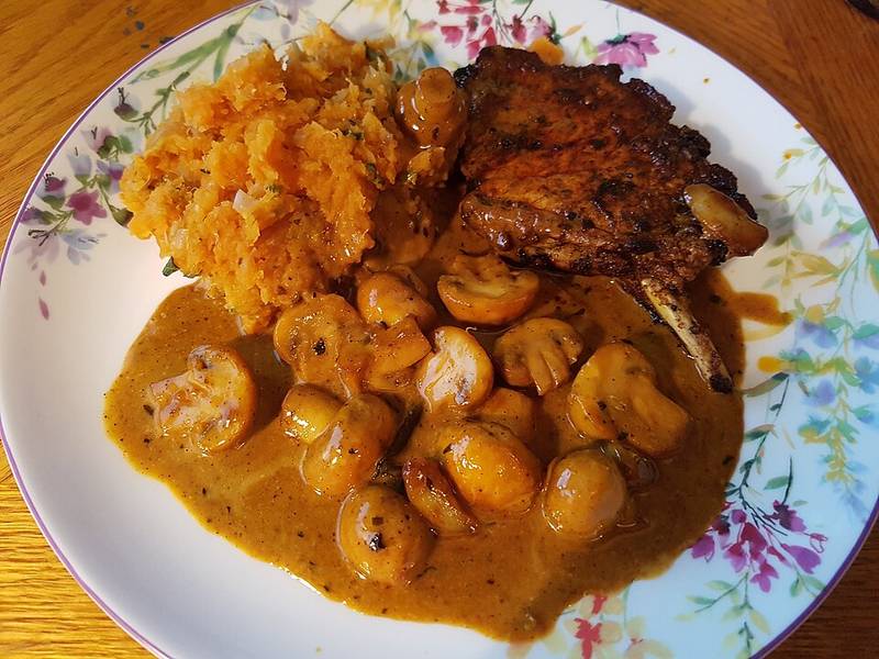 Pork Chops with Mushroom Sauce