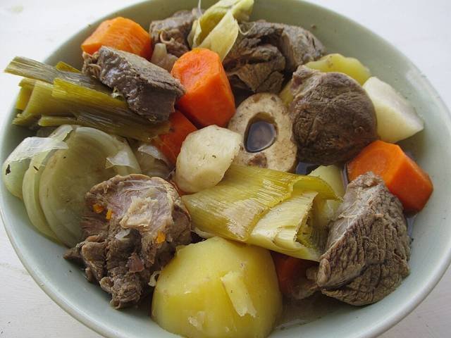 Ingredients and preparation for pot-au-feu