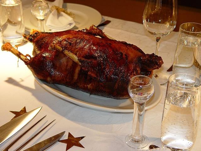 Ingredients and preparation for roast goose
