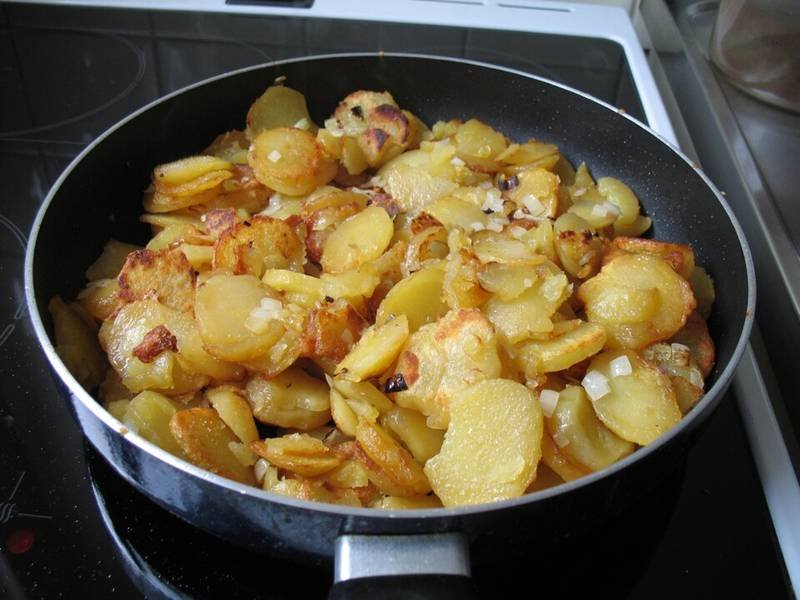 Crispy Roast Potatoes — British dinner recipe, served and ready to eat