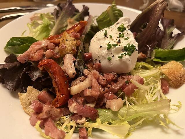 Ingredients and preparation for salade lyonnaise