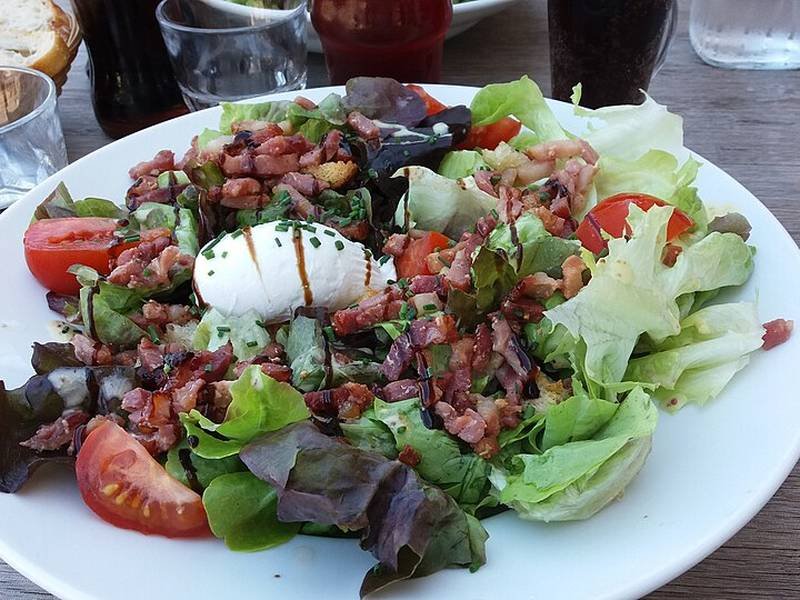 Salade Lyonnaise — French lunch recipe, served and ready to eat