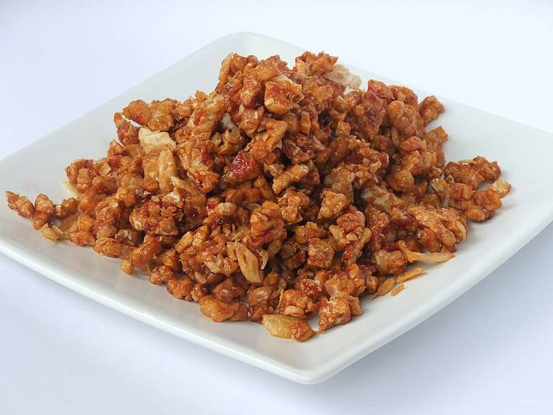 Sambal Goreng Tempeh — Indonesian dinner recipe, served and ready to eat