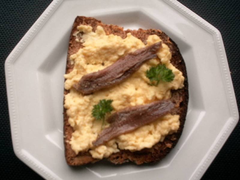 Scotch Woodcock — British appetizers recipe, served and ready to eat