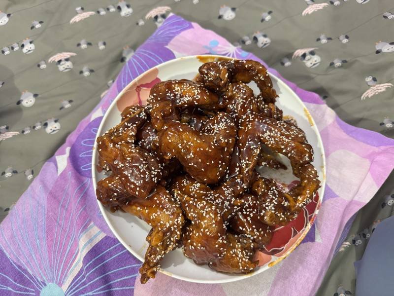 Sesame Chicken — Chinese dinner recipe, served and ready to eat