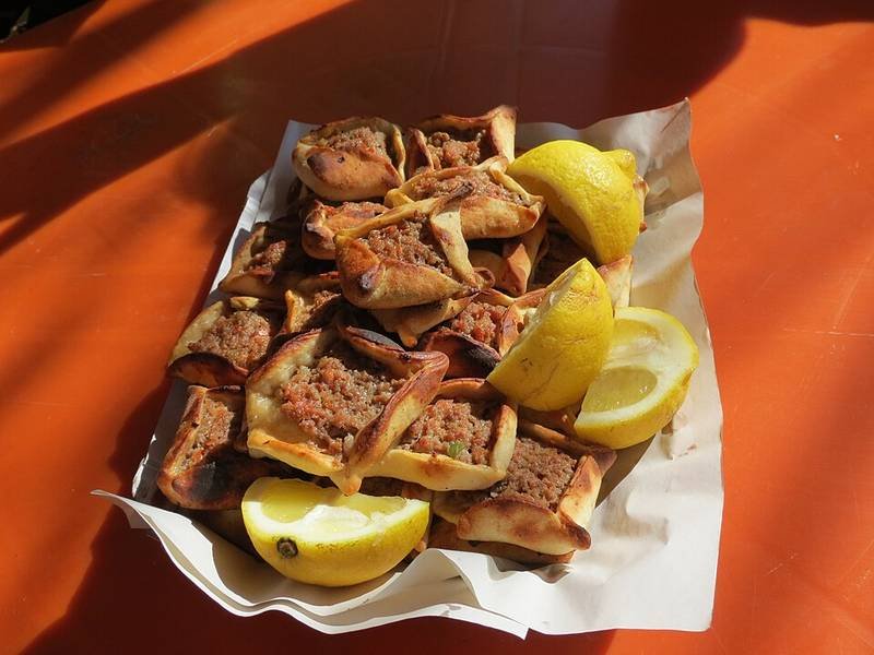 Sfiha Baalbakieh — Lebanese dinner recipe, served and ready to eat