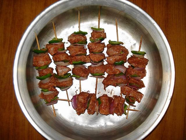Ingredients and preparation for shish taouk