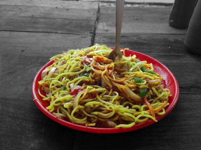 Singapore Noodles — Chinese dinner recipe, served and ready to eat
