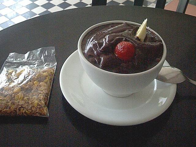 Ingredients and preparation for berry smoothie bowl