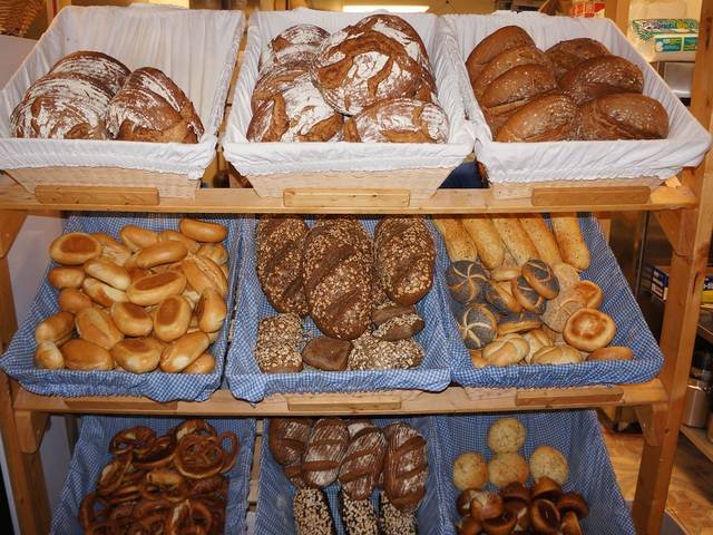 Ingredients and preparation for bavarian soft pretzels