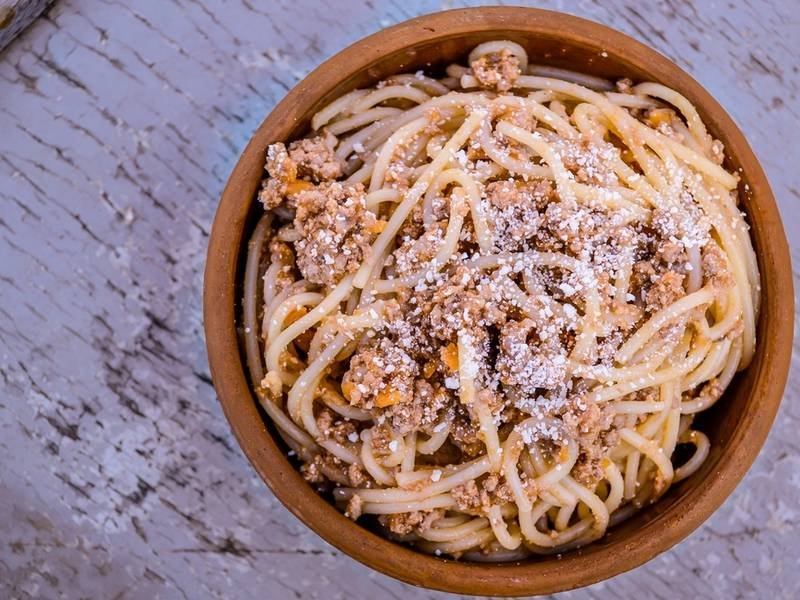 Spaghetti Aglio e Olio — Italian quick meals recipe, served and ready to eat
