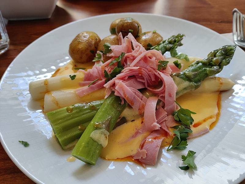 Spargel mit Hollandaise