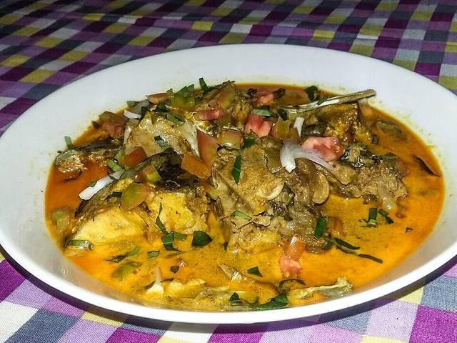 Ingredients and preparation for sri lankan fish curry