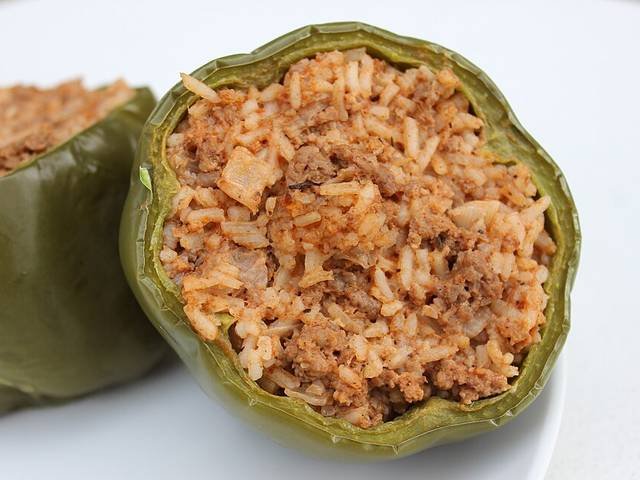 Ingredients and preparation for greek stuffed peppers