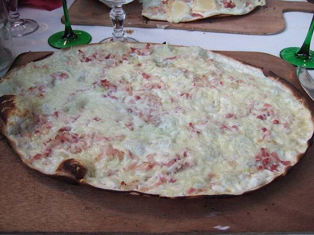 Ingredients and preparation for tarte flambée