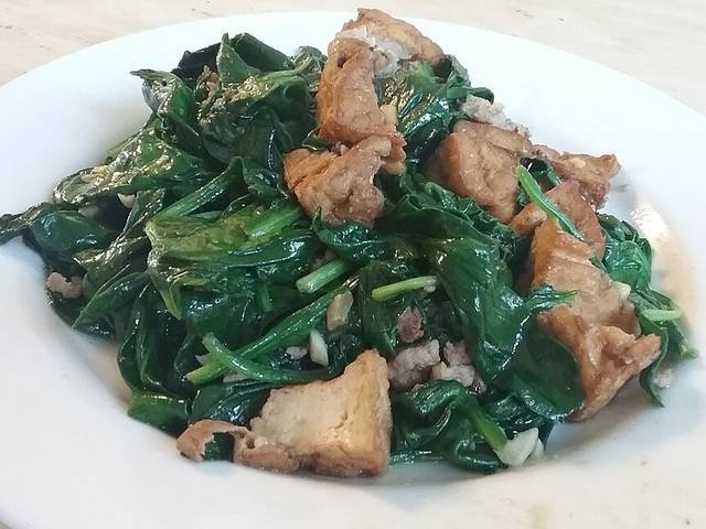 Ingredients and preparation for tofu and edamame stir-fry