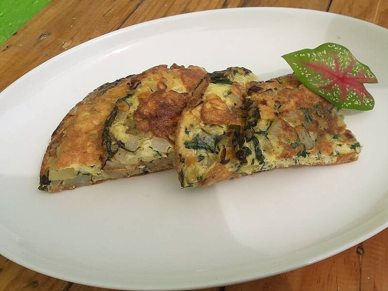 Tortilla Española — Spanish lunch recipe, served and ready to eat