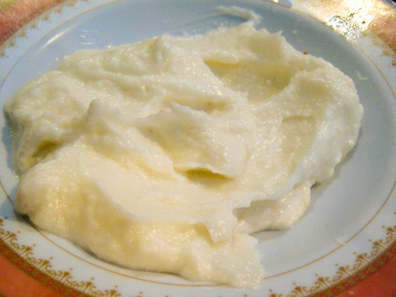 Toum — Lebanese appetizers recipe, served and ready to eat