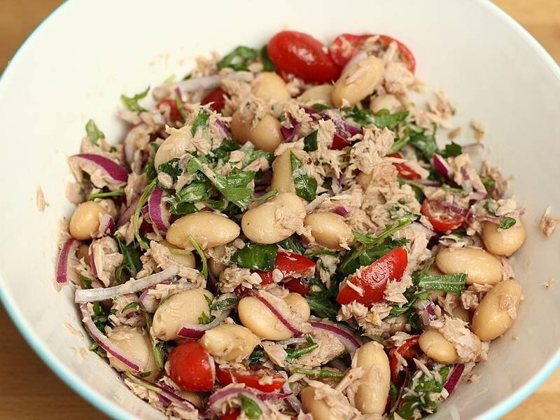 Tuna and White Bean Salad — Italian lunch recipe, served and ready to eat