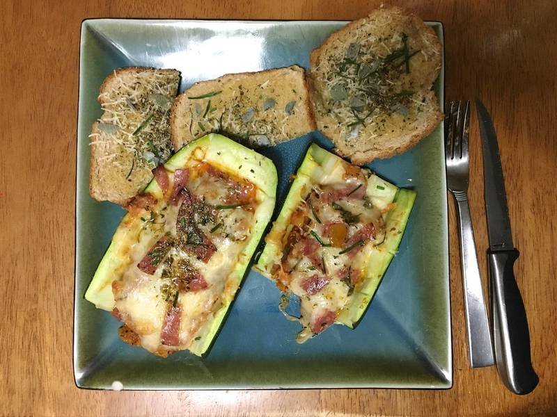 Turkey Zucchini Boats, an American dinner recipe — weight loss friendly zucchini boats