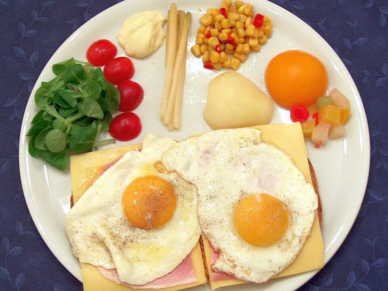 Uitsmijter — Dutch quick meals recipe, served and ready to eat