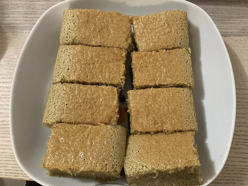 Vanilla Sponge Cake — British baking recipe, served and ready to eat