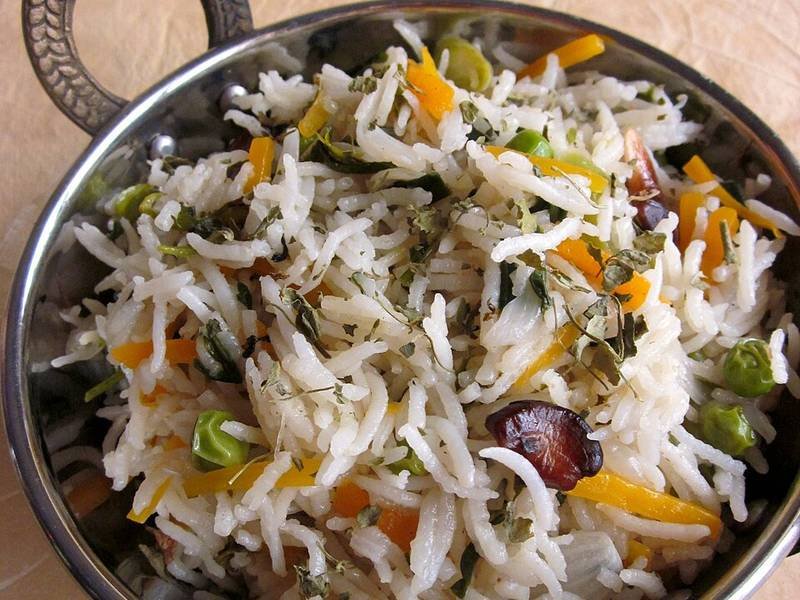 Vegetable Pulao, an Indian dinner recipe — budget rice dinner