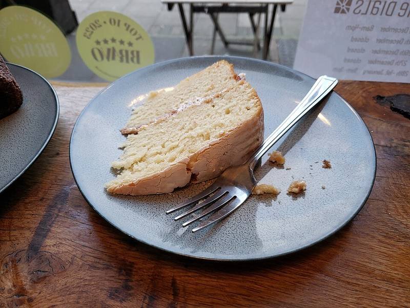 Victoria Sponge — British baking recipe, served and ready to eat