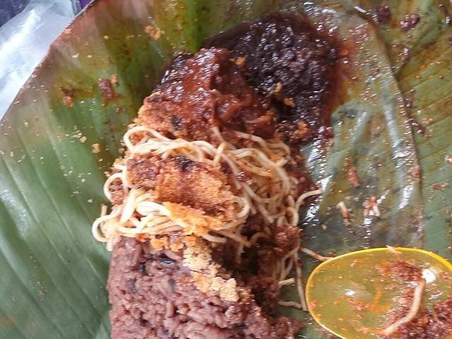 Ingredients and preparation for waakye